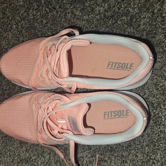 Nike Women's size 9 - Picture 4 of 9